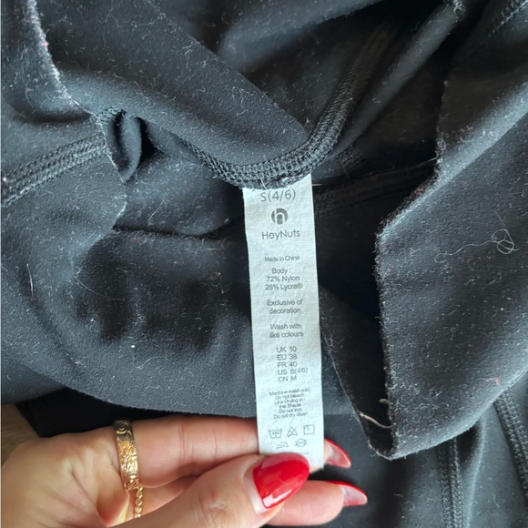Hey-Nuts black leggings & Old Navy Active black leggings (2 pairs) - Picture 4 of 10